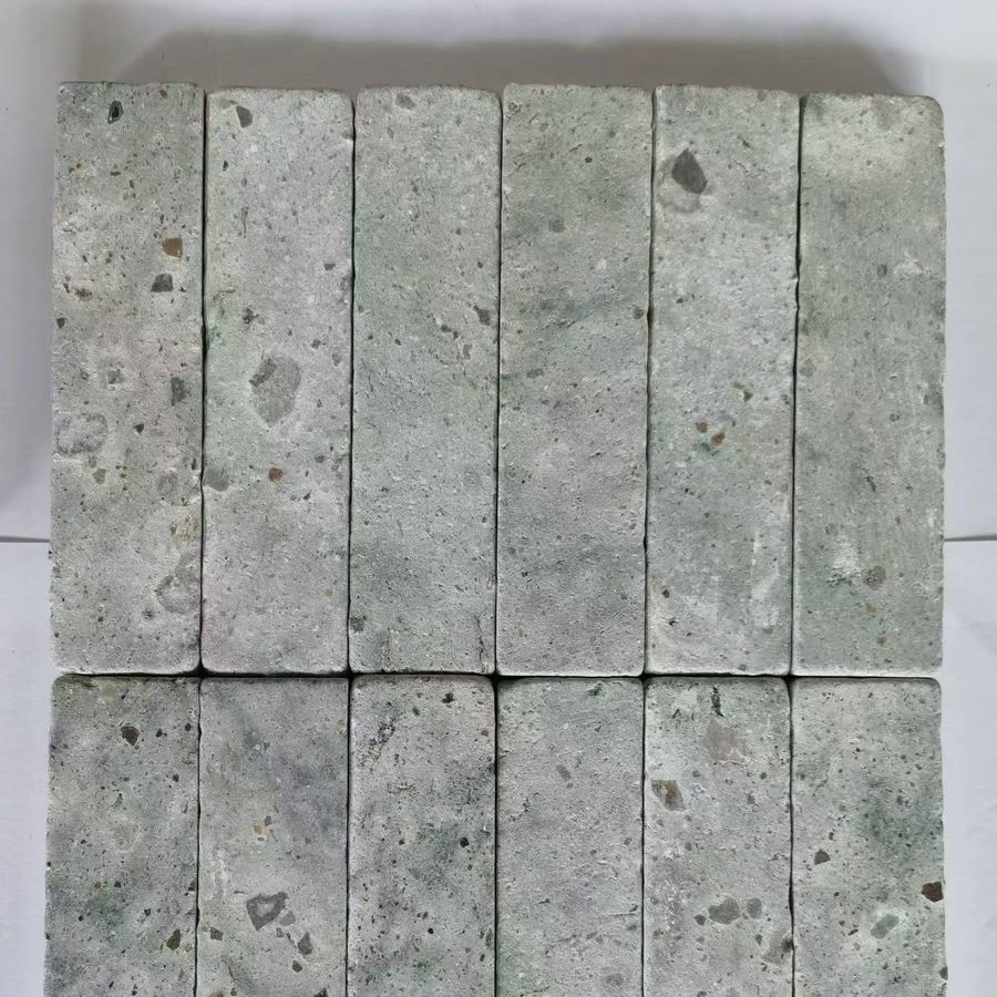 green limestone — حجر جيري